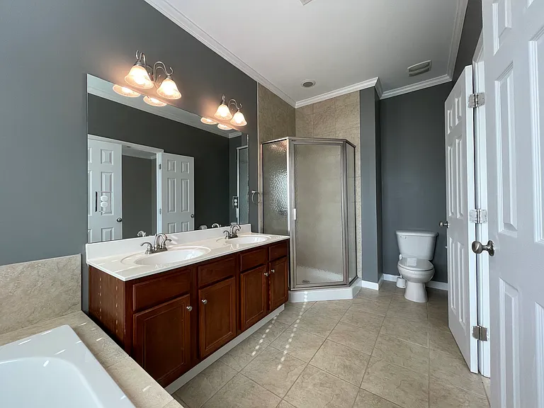 Master Bathroom Double Vanity, Shower, Garden Tub