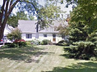16 Devonshire Dr, Penfield, NY 14526
