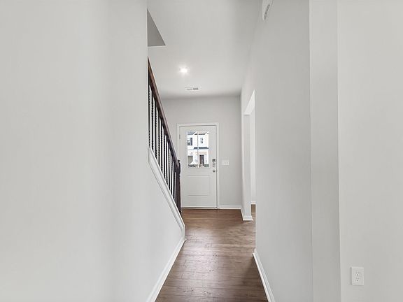 4th image of 811 Maridian St