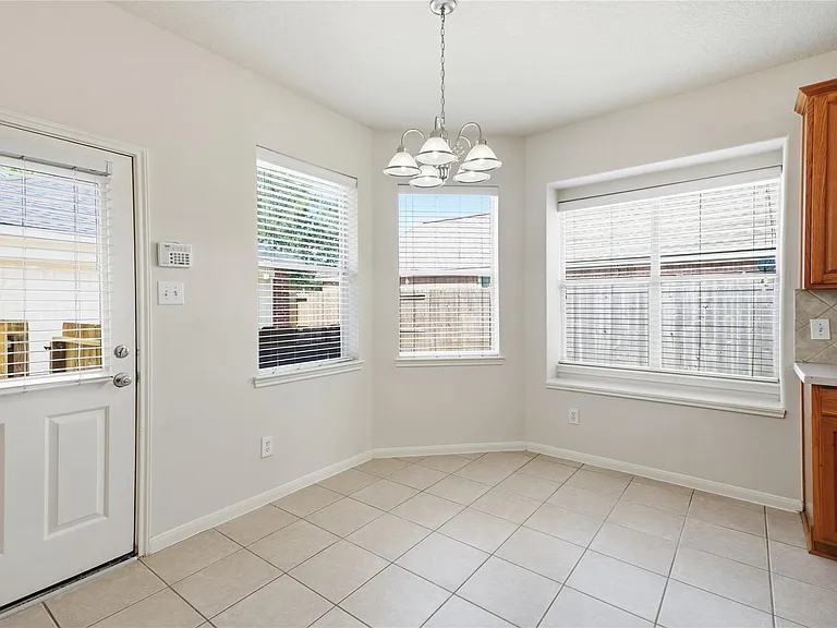 6165 Darlington Ct — Photo 15