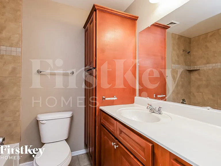 844 E 10th Ave — Photo 13