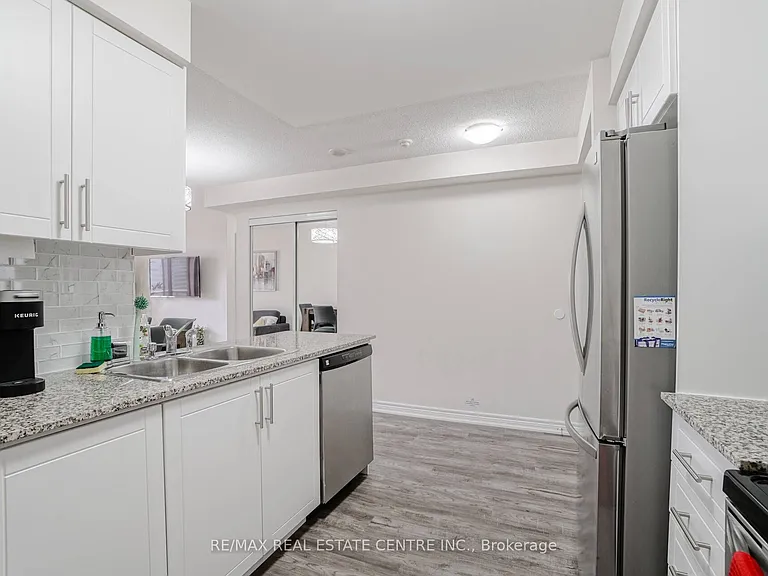 310 Burnhamthorpe Rd W #1704 — Photo 15