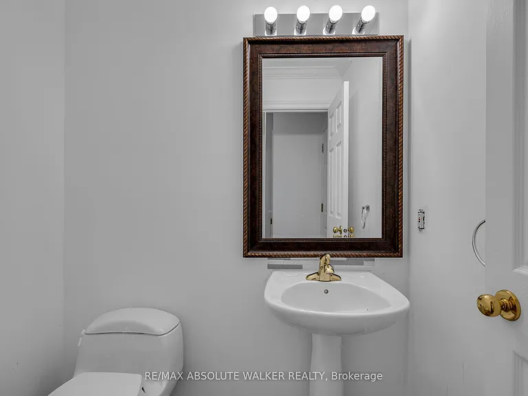 2269 Sandman Cres — Photo 13