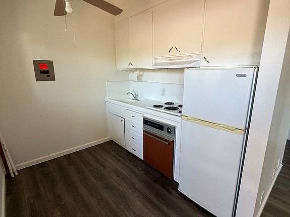 3rd image of 962 W Weddell Dr #11