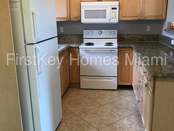 4th image of 20421 NW 23rd Ct