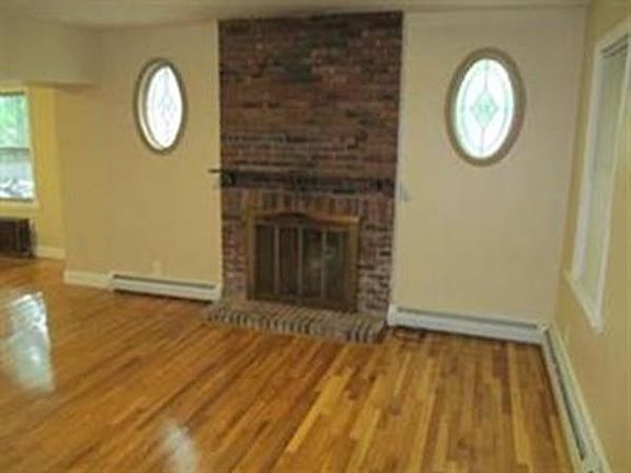 4th image of 223 Winter St #2