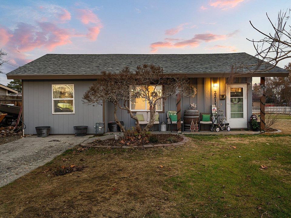 1st image of 2211 Boise St