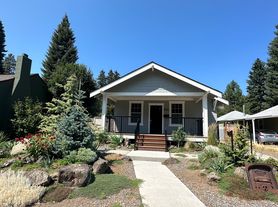 1825 NW 2nd St, Bend, OR