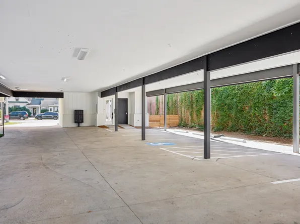 Guest House on Bryan, 4907 Bryan St #0B-1Ba-789Sqft, Dallas, TX 75206