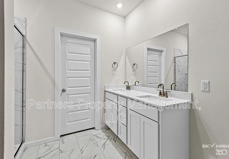 289 S Neon Ave — Photo 11
