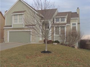 15537 S Summertree Ln, Olathe, KS 66062
