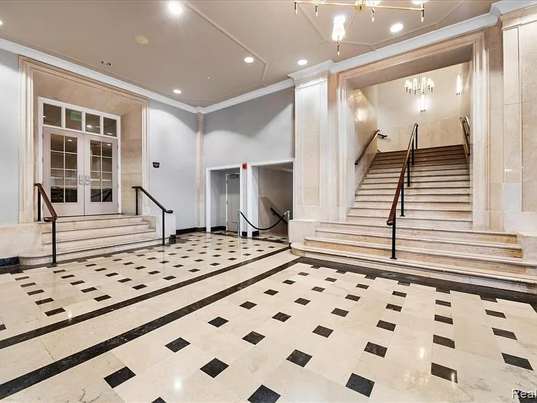 525 W Lafayette Blvd #C21 — Photo 26