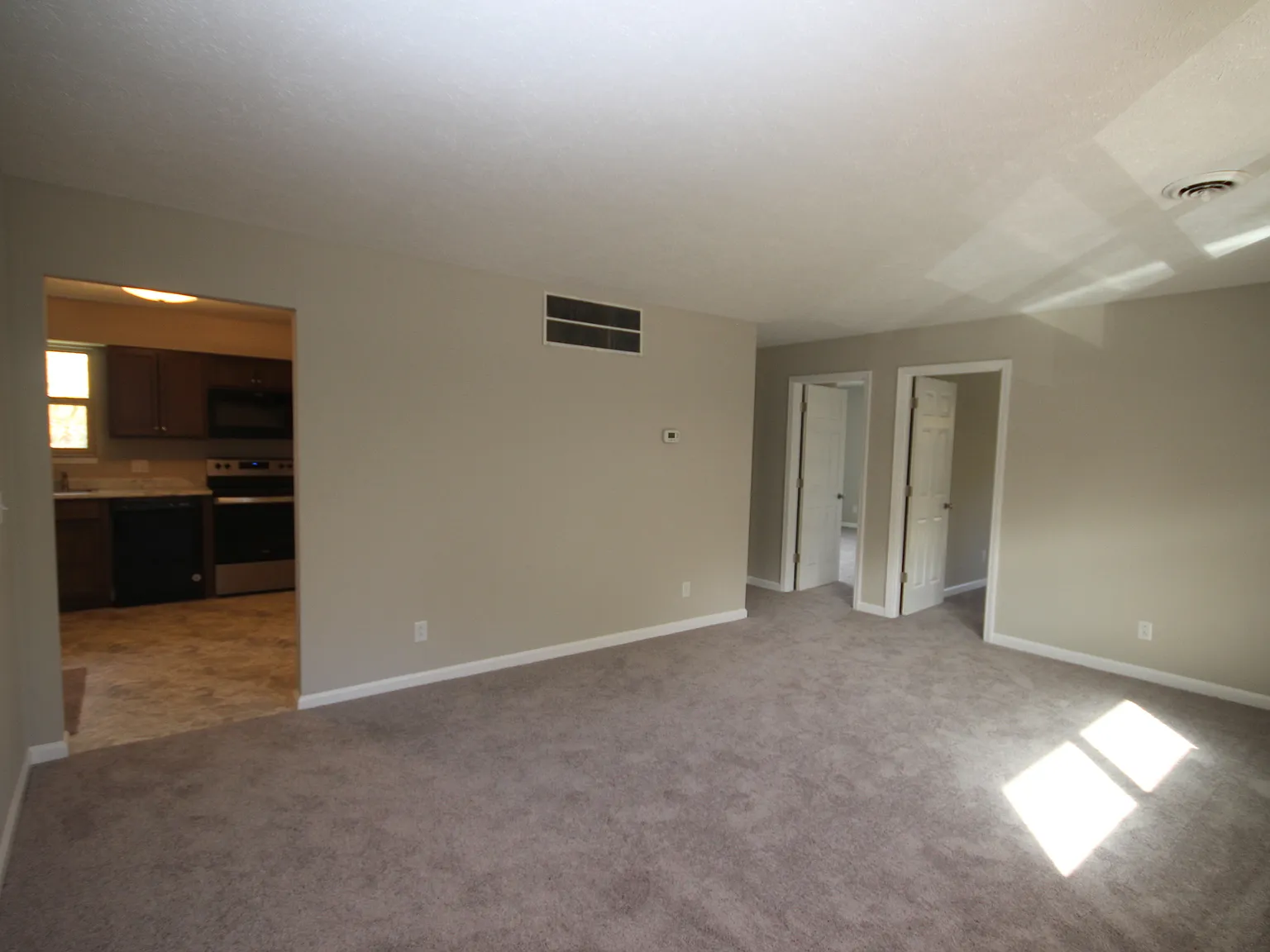 2 bed, 1.0 bath, 840 sqft, $1,600 — Photo 4