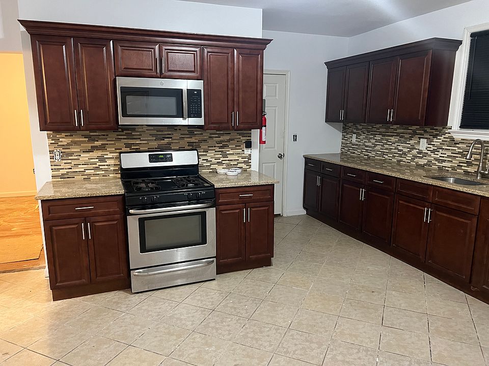 1st image of 11 Meadow St #2
