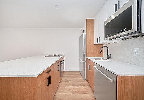 3rd image of 103 W 10th St