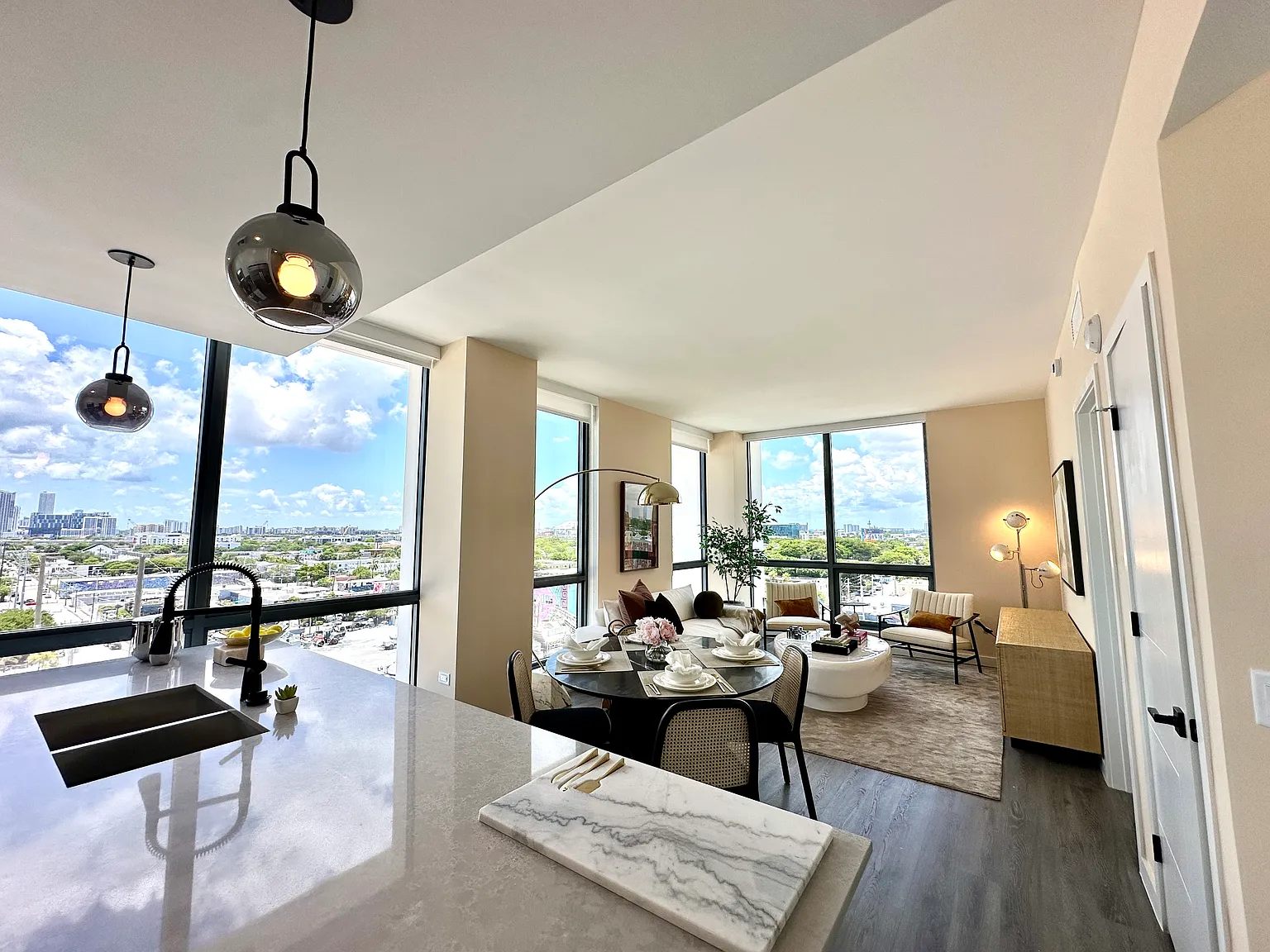 2 bed, 1038 sqft, $3,135 — Photo 2