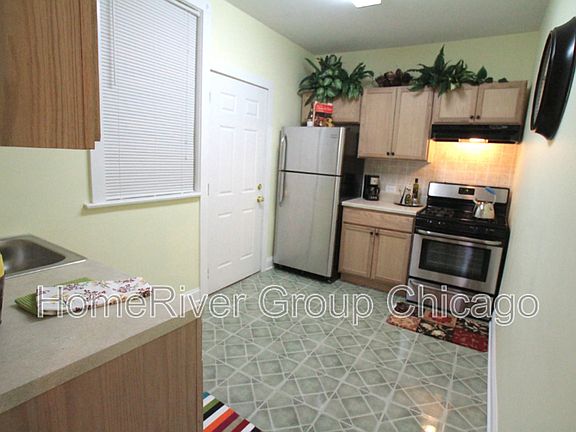 4th image of 10920 S Vernon Ave APT 2W