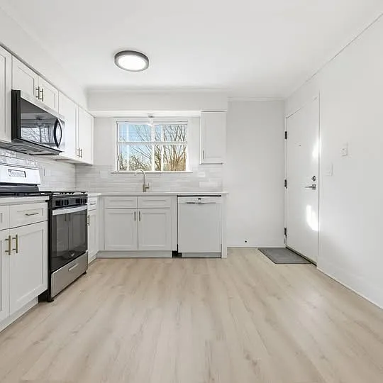 2 bed, $2,300 — Photo 2