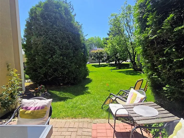 100 Chateau Ln #39 — Photo 16