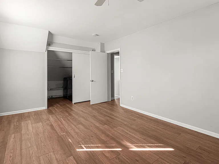 305 N Park Dr — Photo 18
