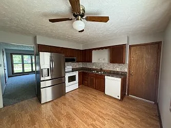 8009 S 48th Ave — Photo 2