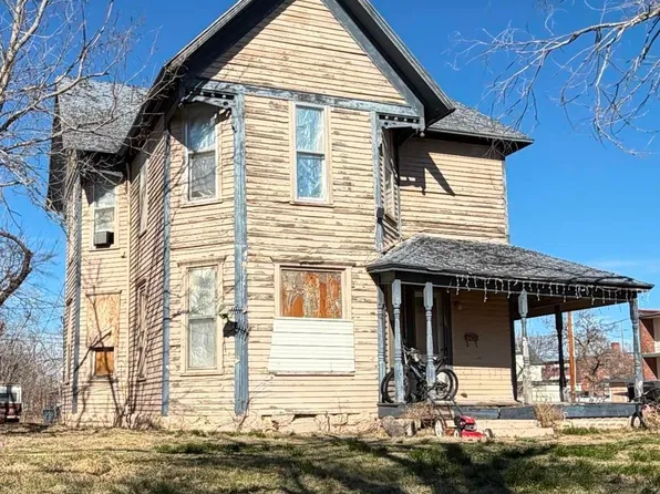 304 E 1st Ave, Hutchinson, KS 67501