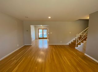 12108 Hunters Ln, Rockville, MD 20852
