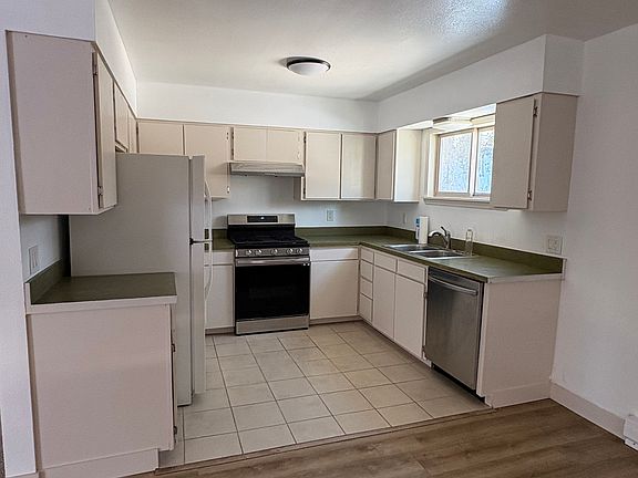 4th image of 41725 Grove Ave #2
