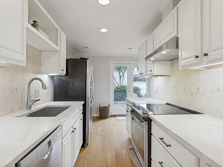 7617 Riverbrook Dr — Photo 10