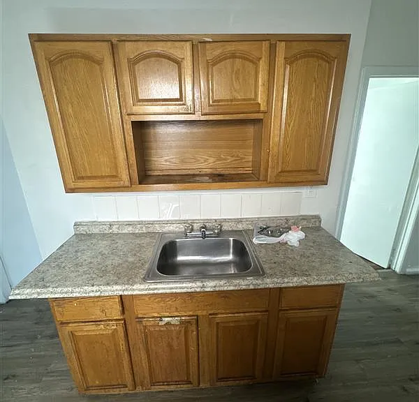 775 E 19th St #3 — Photo 3