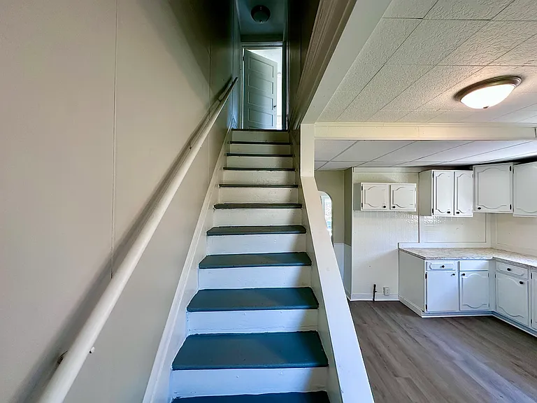 831 Morton St — Photo 11