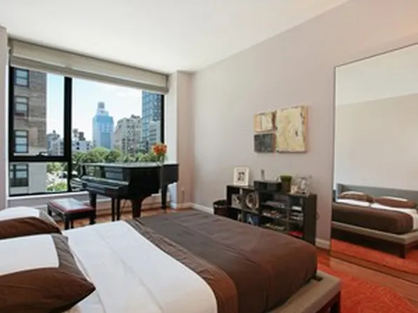 255 Hudson Street image 1 of 9