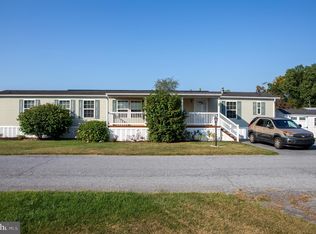 29 Hinden Homes Trailer Ct, Denver, PA 17517