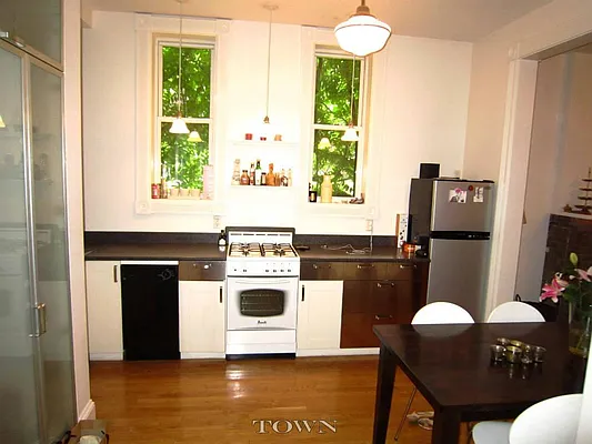 Rented by Town Residential | media 9