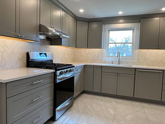 3rd image of 74 Lennox Ave