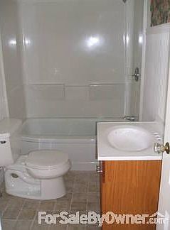 Tiled Bath FL 2 North