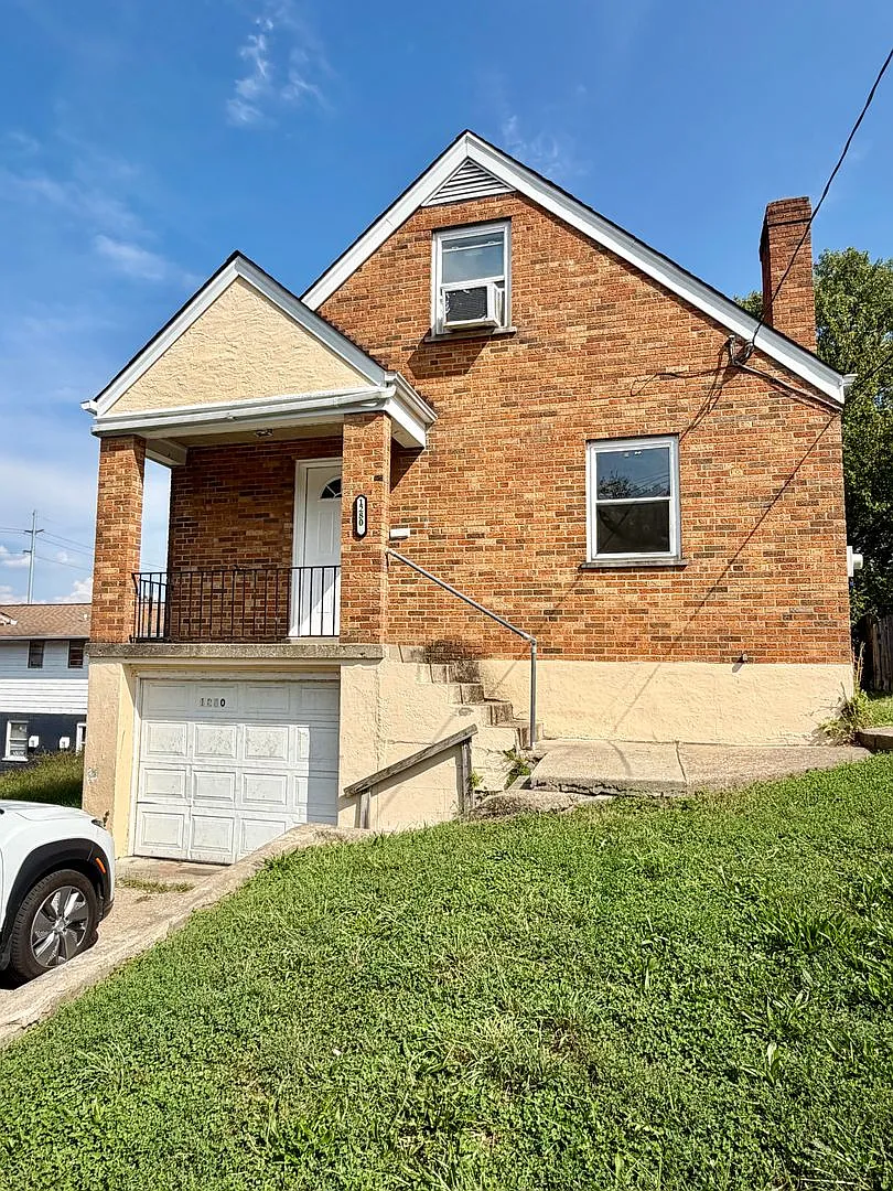 Great 3 bed, 2 bath home in Price Hill — Photo 1
