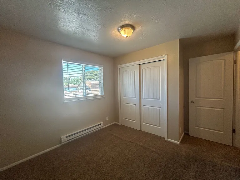 Main 819 S — Photo 44