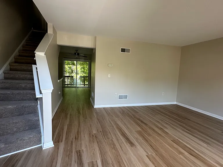 20 Woodmyre Ln — Photo 2
