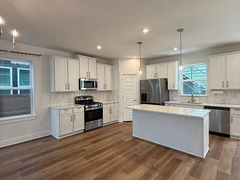 6414 Cowman Way — Photo 8