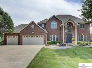 11001 Lake Ridge Dr, Omaha, NE 68136