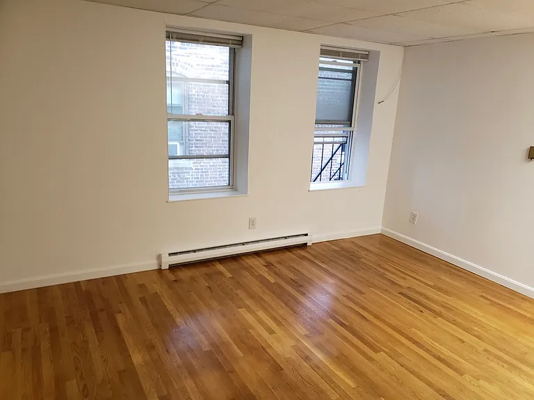 199 Strathmore Rd #9B — Photo 3