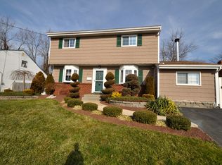 216 Cindy St, Old Bridge, NJ 08857