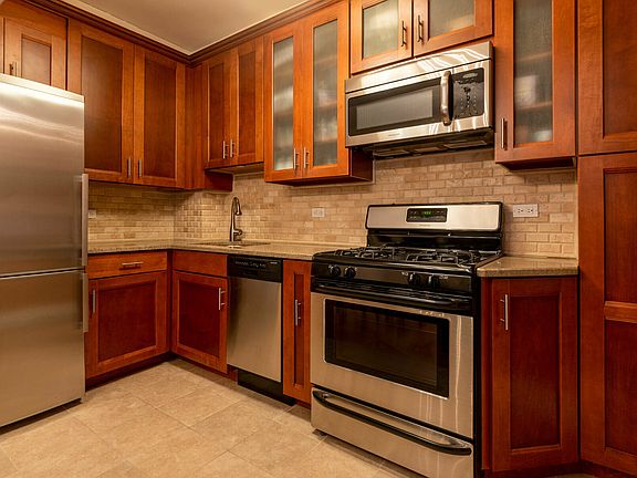 3rd image of 45 W 54th St #3A