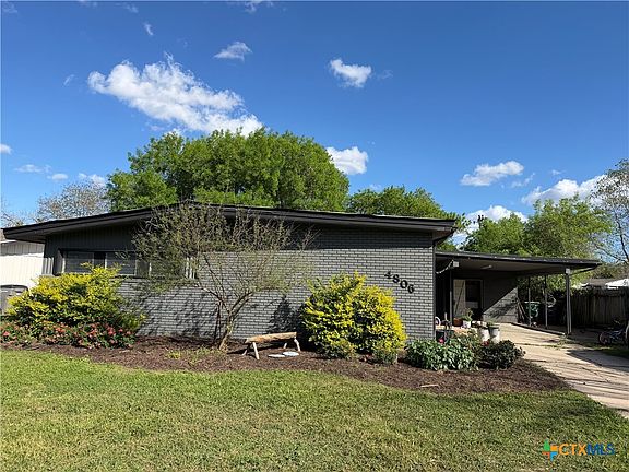 3rd image of 4806 Evergreen St