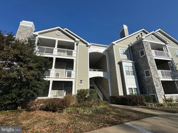1716 Lake Shore Crest Dr APT 32, Reston, VA 20190