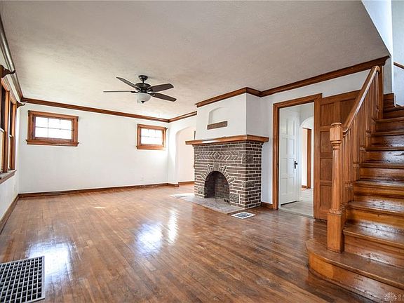 4th image of 55 W Hillcrest Ave