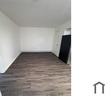 3rd image of 190 Sandalwood Dr Floor 1
