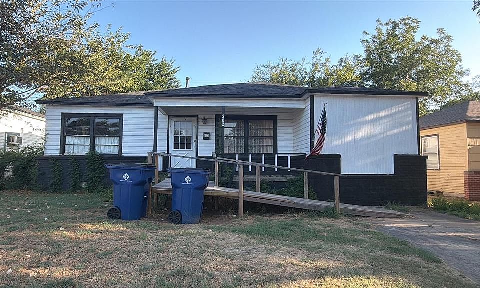 1st image of 202 E Elder Ave