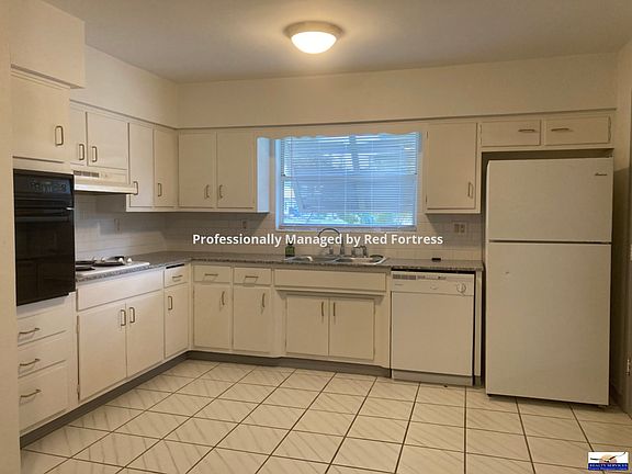 4th image of 230 Glenmont Dr E